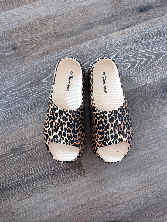 No Boundaries Shoes - No Boundaries Leopard Slide Sandals in Beige and Black